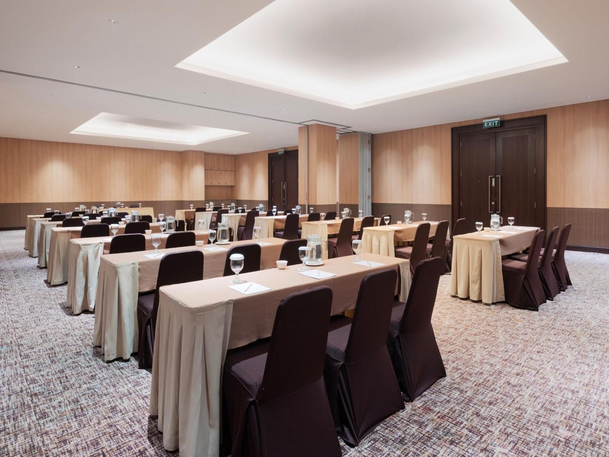 Santika Premiere Bintaro Hotel Serpong Exterior foto